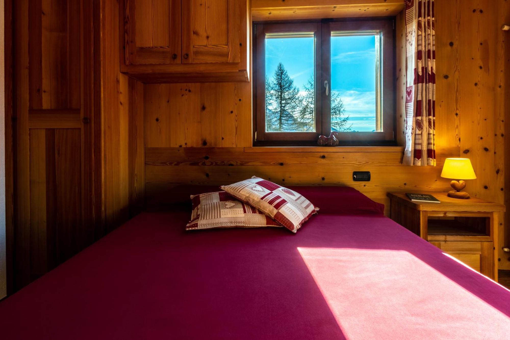Le Coin Des Melezes - Nature & Trek - Camere In Baita Di Montagna Brusson Buitenkant foto