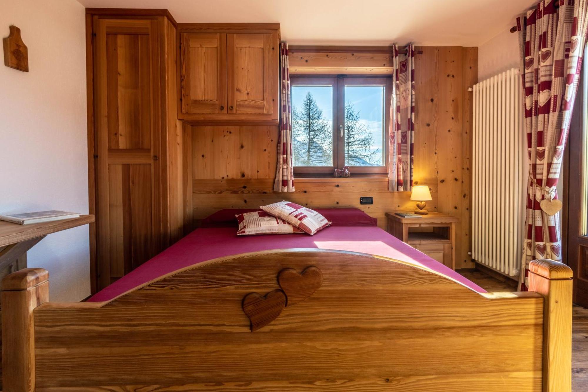 Le Coin Des Melezes - Nature & Trek - Camere In Baita Di Montagna Brusson Buitenkant foto