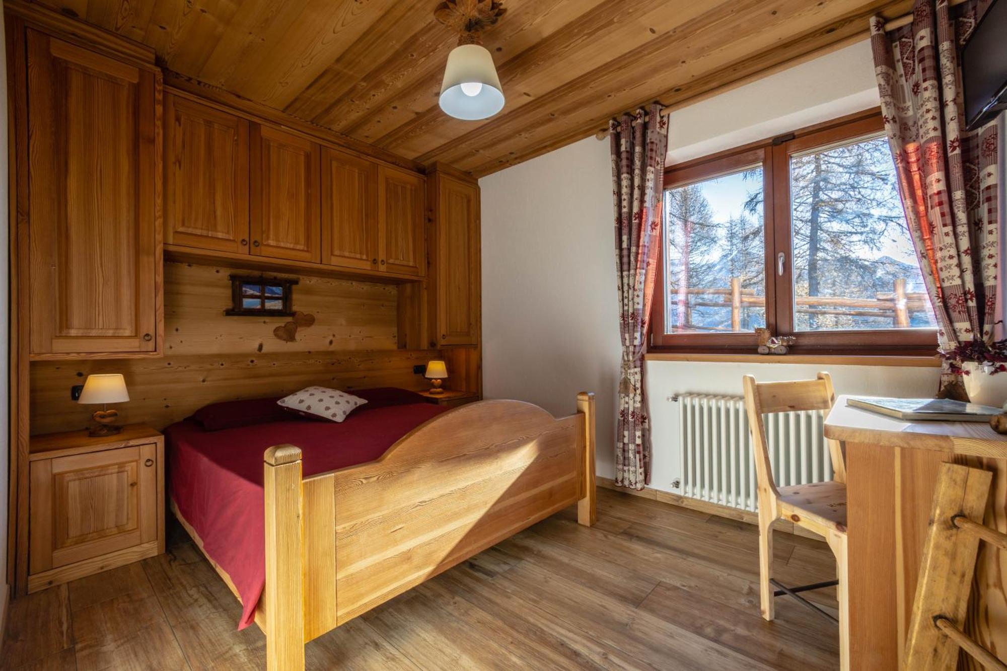 Le Coin Des Melezes - Nature & Trek - Camere In Baita Di Montagna Brusson Buitenkant foto