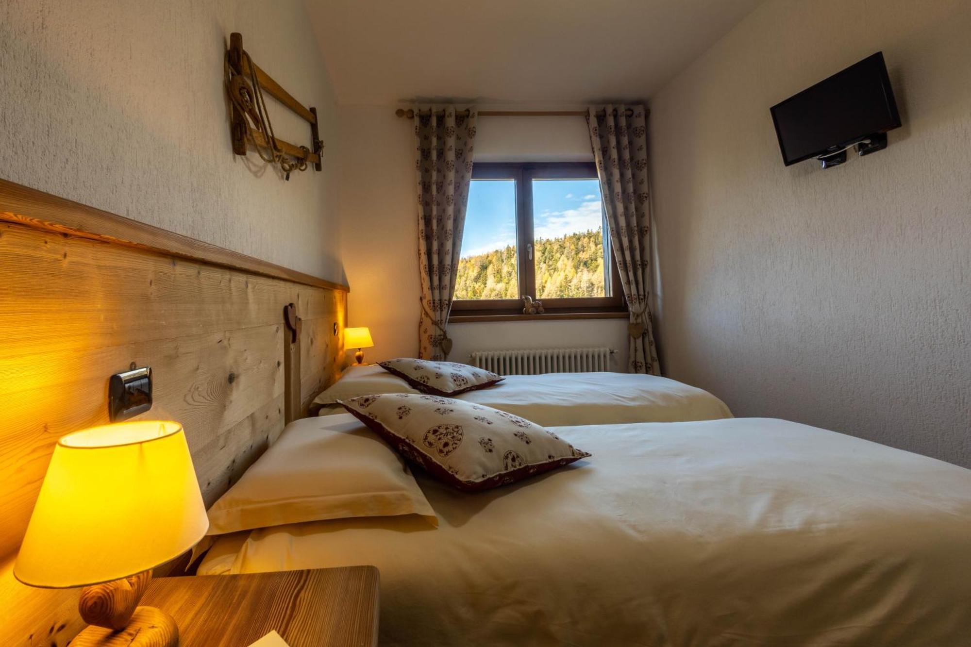 Le Coin Des Melezes - Nature & Trek - Camere In Baita Di Montagna Brusson Buitenkant foto