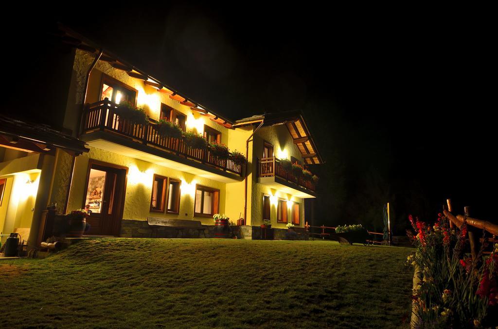 Le Coin Des Melezes - Nature & Trek - Camere In Baita Di Montagna Brusson Buitenkant foto